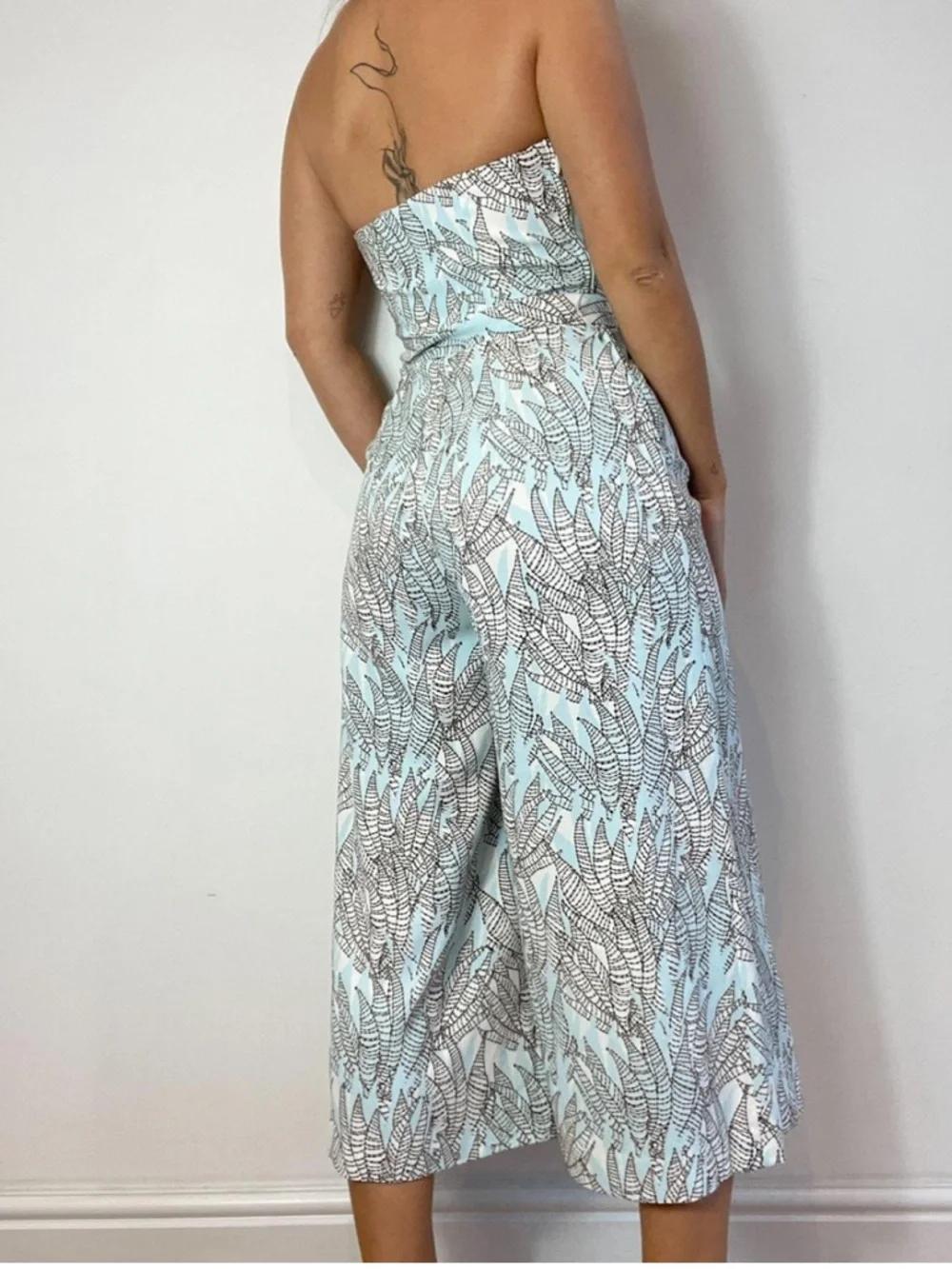 H&M Bandeau Belted Jumpsuit Size 4  Wide Leg Crop Spring Light Blue Leaf Print - Picture 2 of 14